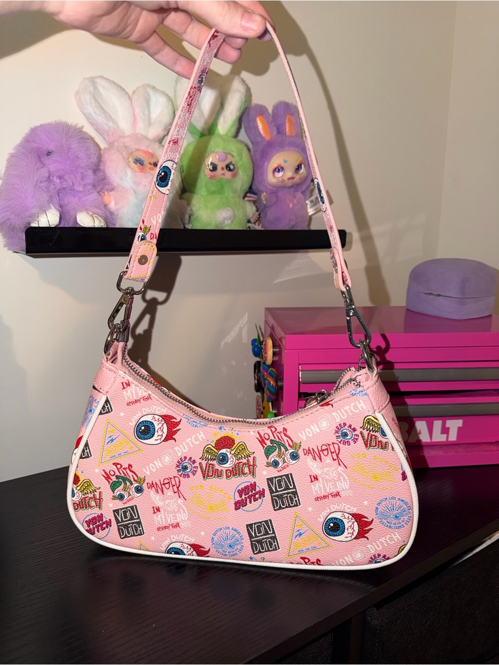 Von Dutch Pink Printed Shoulder Bag with Chain - Picture 3 of 4